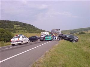 Accident rutier pe DN1 E60 în Bologa, cu doi răniţi şi un mort. Circulaţia, blocată pe ambele sensuri UPDATE