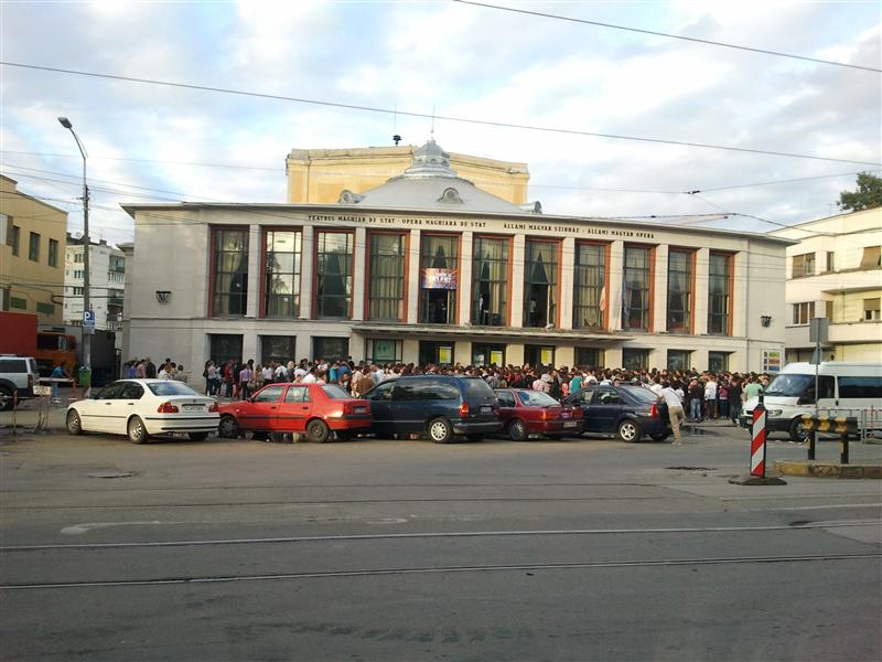 Înghesuială la 
