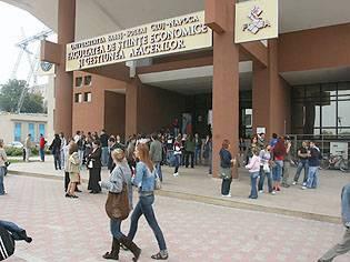 Studenţii din toată ţara învaţă să facă afaceri la Cluj
