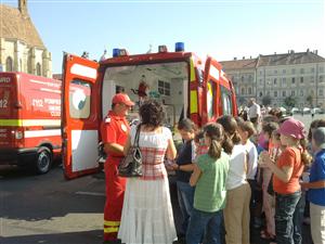 Pompierii şi-au etalat echipamentul de lucru în centrul Clujului GALERIE FOTO / VIDEO