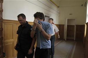 Imagini cu ucigaşii de la Corneşti, duşi la audieri la Tribunal VIDEO