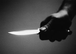 Bătaie cruntă în faţa unui liceu clujean. Un tânăr a fost rănit cu cuţitul VIDEO