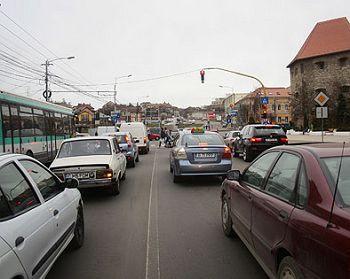 Clujul, sub asediu. După întoarcerea studenţilor, traficul din centru este sufocant
