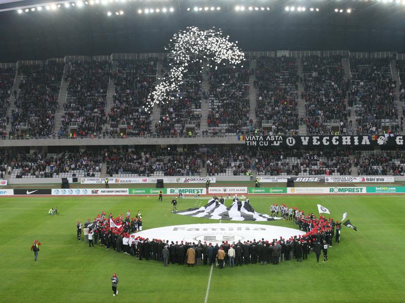 Bust al doctorului Mircea Luca la intrarea în stadionul Cluj Arena. Peluza II s-ar putea numi Zoli Ivansuc VIDEO