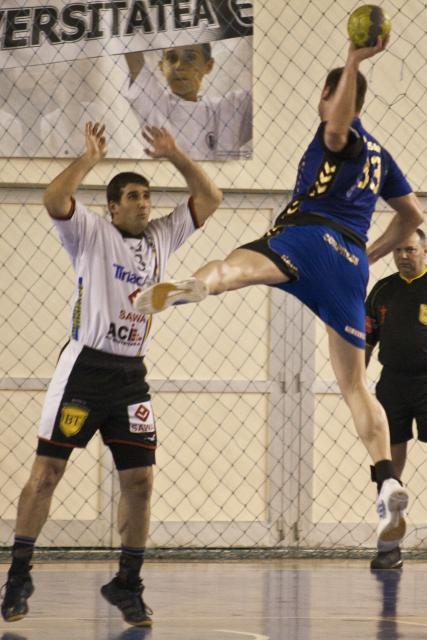 Clujenii au învins la limită în derby-ul judeţului la handbal