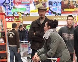Carne expirată într-un hipermarket din Cluj VIDEO
