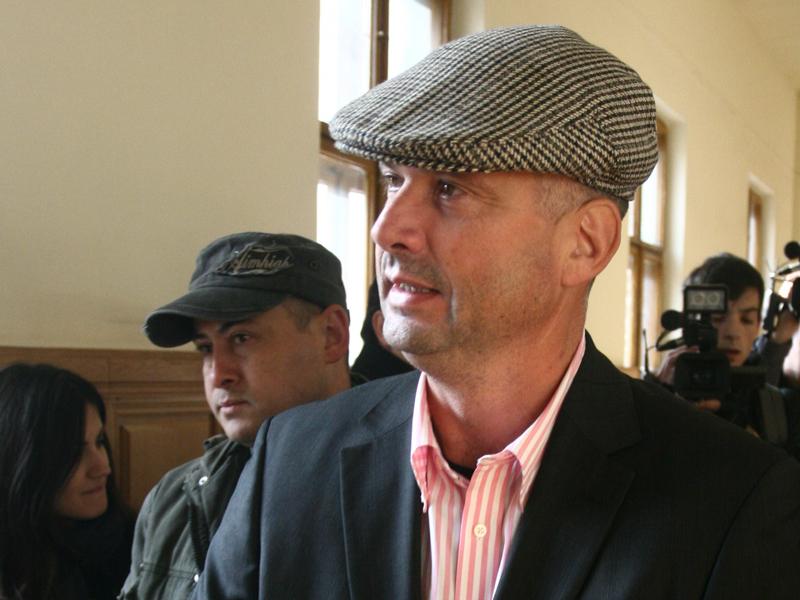 Apostu şi Stoia pot face duş de două ori pe săptămână