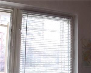 La un pas să îşi piardă casa din cauza unor geamuri termopan VIDEO