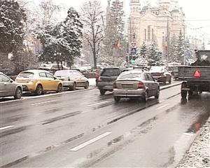 Stratul de zăpadă, din ce în ce mai mare VIDEO