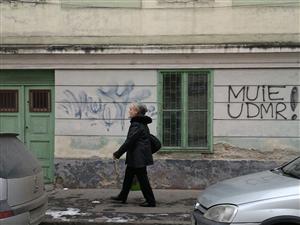 Actele de vandalism continuă la Cluj. Încă o inscripţie cu cuvinte obscene în centrul oraşului FOTO / VIDEO