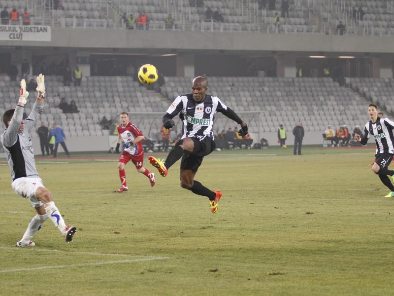 “Studenţii” nu mai câştigă nici în “amicale”: “U” - NK Split 2-3