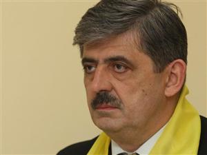Uioreanu cere socoteală după ce parlamentarii puterii au fost duşi la Bucureşti cu avionul