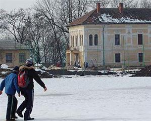 Patru şcoli din Cluj sunt închise din cauza ninsorilor