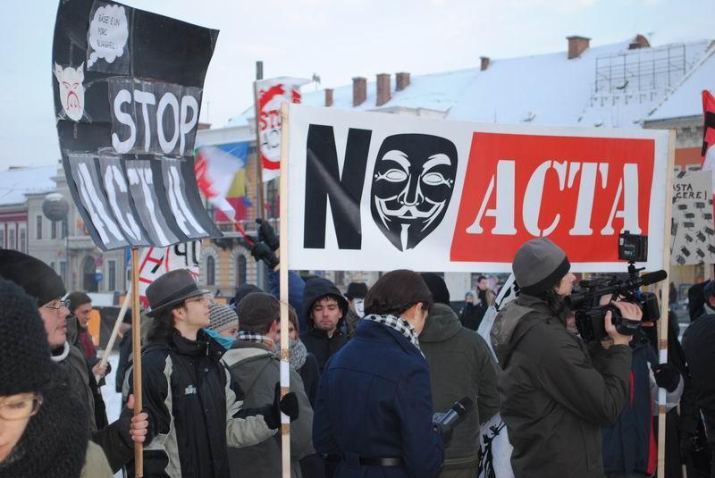 Marius Nicoară organizează o dezbatere publică pe tema ACTA. Clujenii protestează sâmbătă, 18 februarie, în Unirii