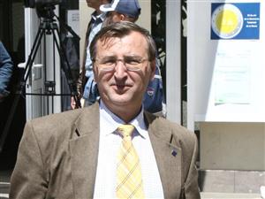Păun îl dă în judecată pe Shafir şi spune că va dona unei fundaţii banii ceruţi ca daune morale
