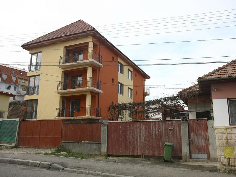 Cum se tranşează cazul arhitectului blocurilor dintre case 