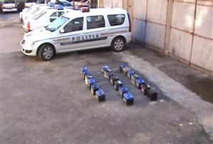Cinci tineri, arestaţi pentru furt de baterii auto FOTO/VIDEO