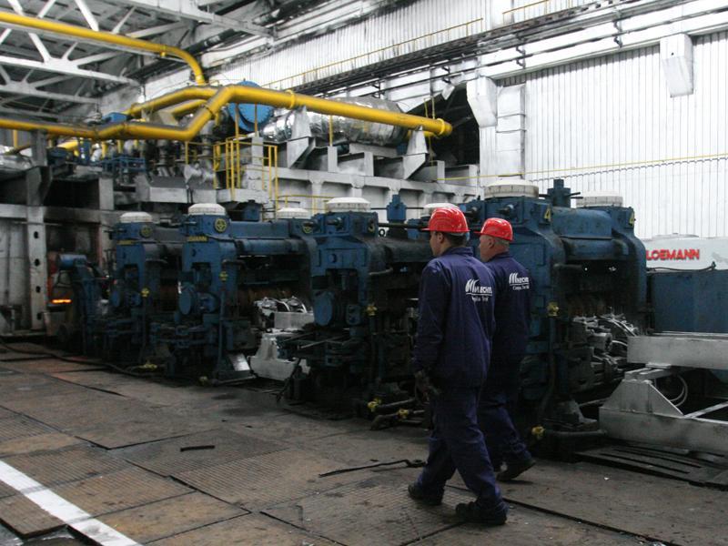 Consolare: înainte să fie daţi afară, angajaţii Mechel primesc prime de Paşte