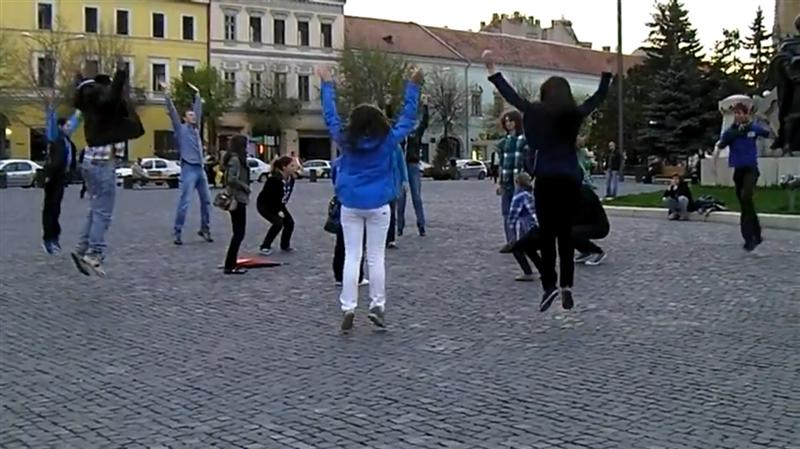 Flashmob timid de Ziua Pământului în Unirii VIDEO