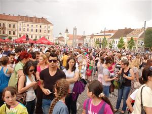 Tinerii din Cluj se pot înscrie voluntari la Zilele Clujului
