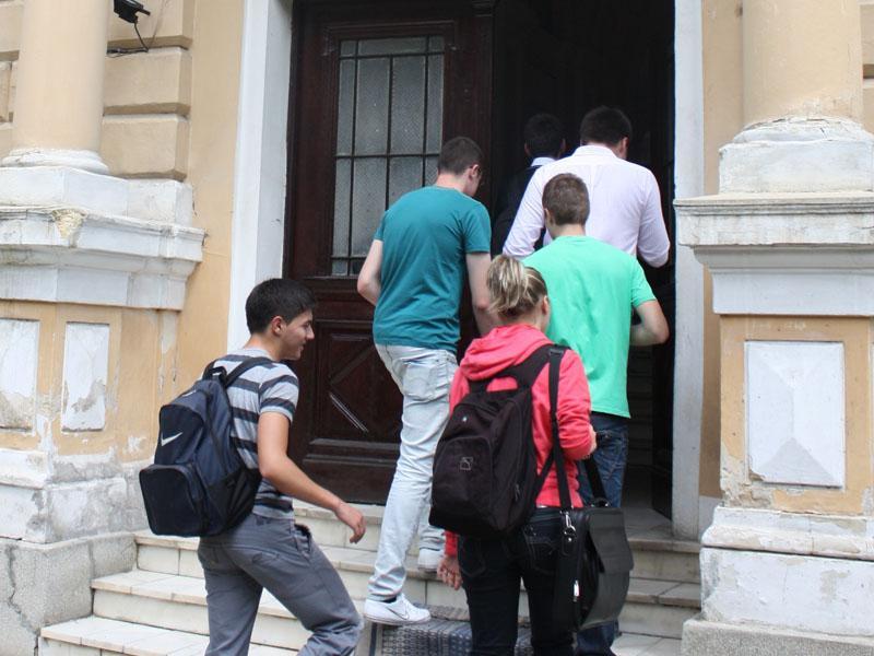 Structura anului şcolar 2012-2013. Vezi când sunt programate vacanţele şi examenele