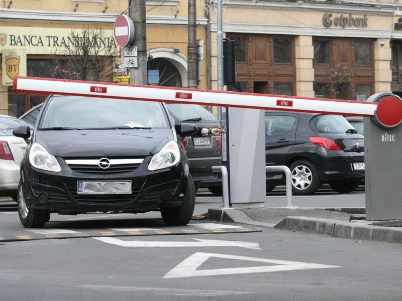 Se închide parcarea cu bariere din Piaţa Unirii, în perioada 24-31 mai