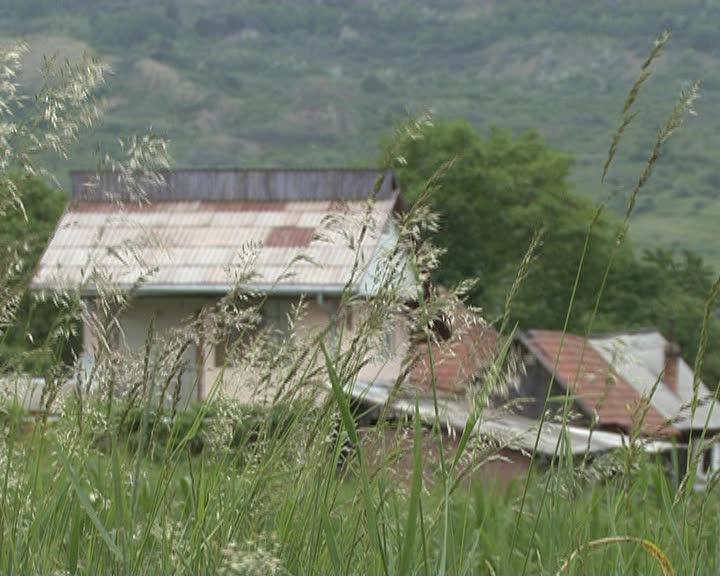 Pe strada desprinsă din alt veac, în Cluj-Napoca, oamenii n-au auzit de alegeri VIDEO
