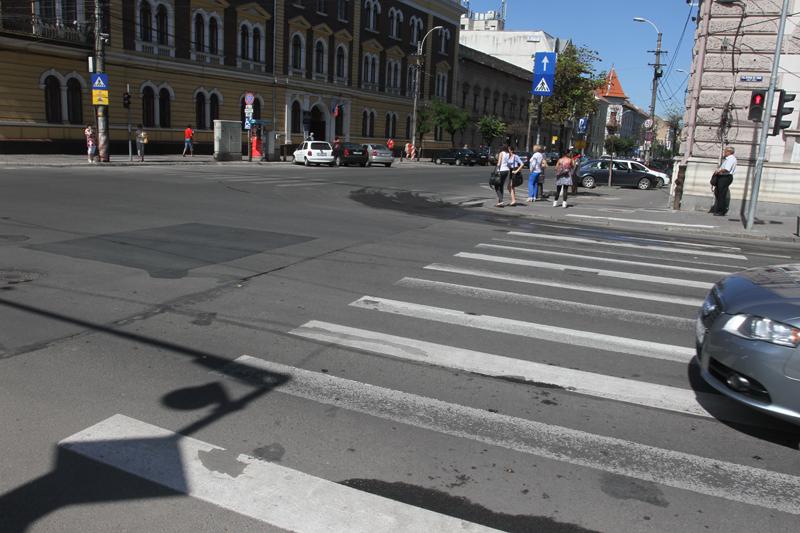 Se marchează locurile de parcare: străzile şi pragurile de sol mai aşteaptă