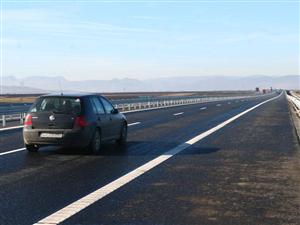 Viteze năucitoare, adrenalină pură, motoare turate şi maşini tunate, pe Autostrada Transilvania