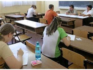 Elev din Mănăştur, dat afară de la Bac pentru că i-a sunat mobilul în timpul examenului VIDEO