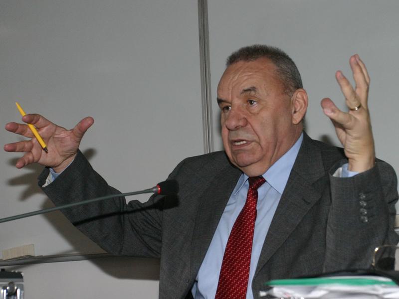 Fostul ministru de externe îi cere demisia lui Marga. Vezi motivele
