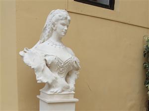Statuia împărătesei Elisabeta aşteaptă să îşi reia locul la Cluj