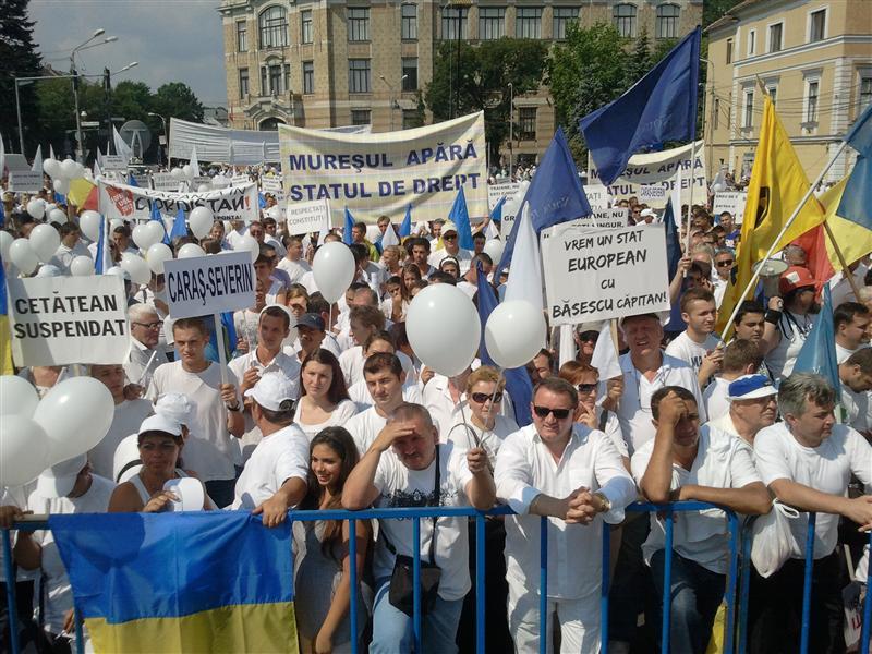 Bătaie la mitingul PDL de la Iaşi. Peste 10.000 de oameni participă