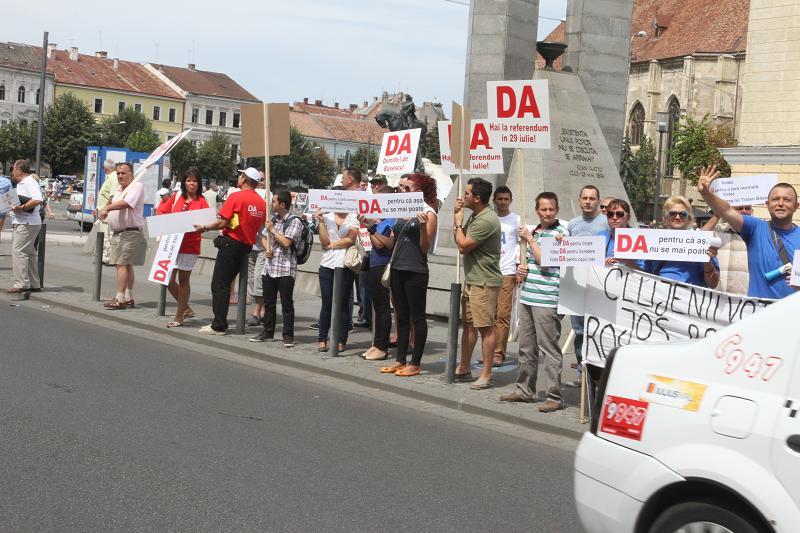 Miting USL pe Eroilor. Protestatarii au scandat lozinci împotriva lui Băsescu GALERIE FOTO 