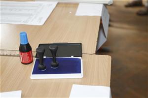REFERENDUM 2012 - Secţiile de votare s-au deschis. Peste 18 milioane de alegători sunt aşteptaţi la referendum