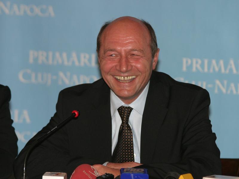 USL: Băsescu joacă un teatru sinistru. Prezenţa finală va fi 52%