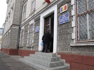 Profesori şi scriitori din Cluj cer oprirea acţiunilor DNA după referendum