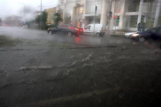 Cod galben de furtuni pentru toată ţara