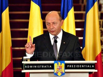 Traian Băsescu îşi repune în funcţii consilierii