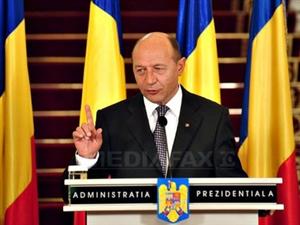 Traian Băsescu îşi repune în funcţii consilierii