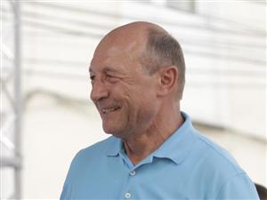 Scandal la nunta Elenei Băsescu. Vezi ce strigă protestatarii