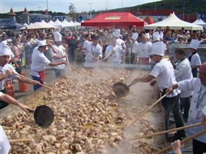 Campionat Internaţional de Gătit în Aer Liber, în weekend, la Cluj