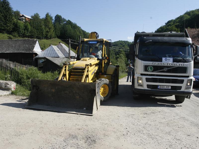 Consorţiul care construieşte drumul de la Răchiţele scapă fără penalităţi