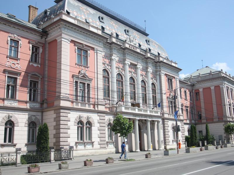 Doi avocaţi şi doi judecători din Dolj, condamnaţi de colegii din Cluj la închisoare