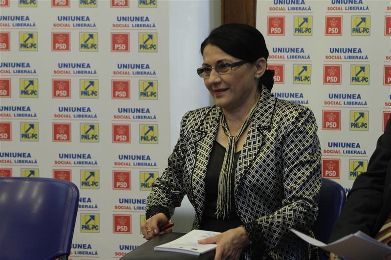 Andronescu: Adresez rugămintea preşedintelui să promulge legea privind bacalaureatul profesional