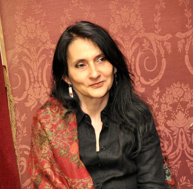 Mona Marian, directoarea Teatrului Puck, are nevoie de ajutorul nostru