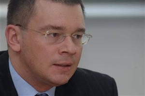 Ungureanu: Adversarul nostru nu e USL, care se prăbuşeşte singură oricum. Adversarul nostru e timpul