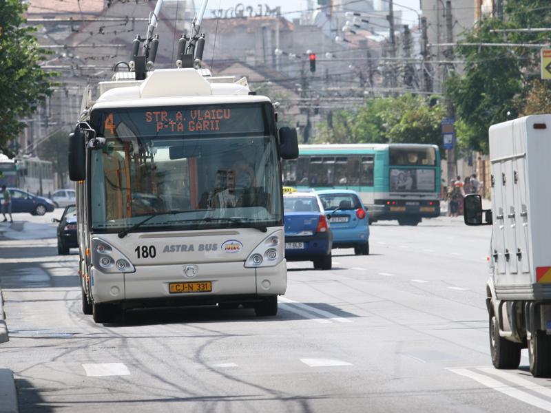 Automatele de carduri pentru călătoriile RATUC, din noiembrie 2013