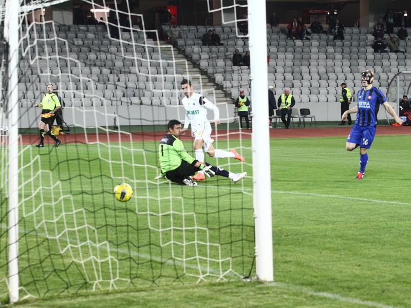 Egali în suferinţă: „U” – Oţelul 1-1