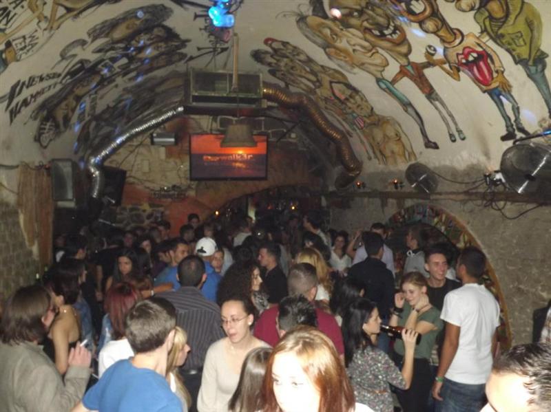 Garda Financiară închide un club din centrul Clujului din cauza ciubucului nefiscalizat VIDEO